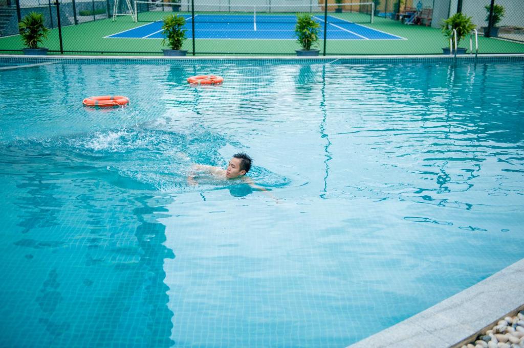 Swimming pool, Muong Thanh Grand Tuyen Quang Hotel in Tuyen Quang