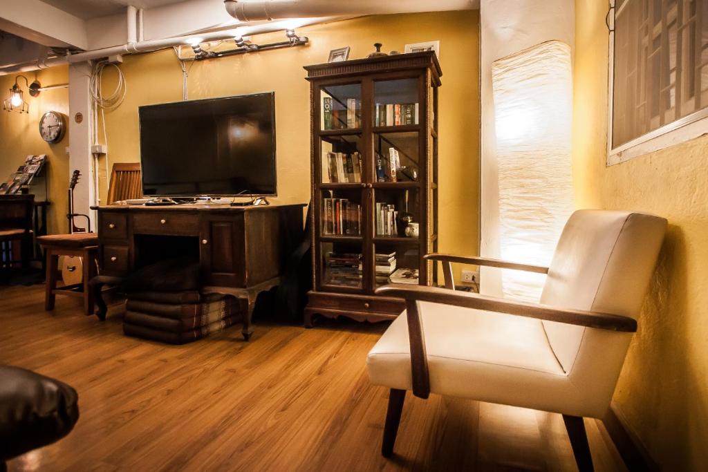 Shared lounge/TV area