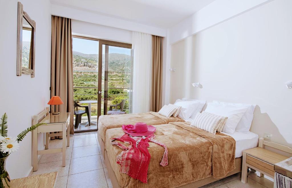 Hermes Hotel — Hotel rooms in Malia