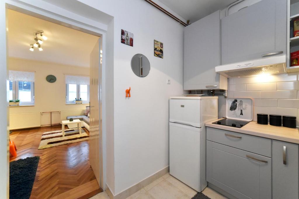 Block Apartment Upper Town 전경
