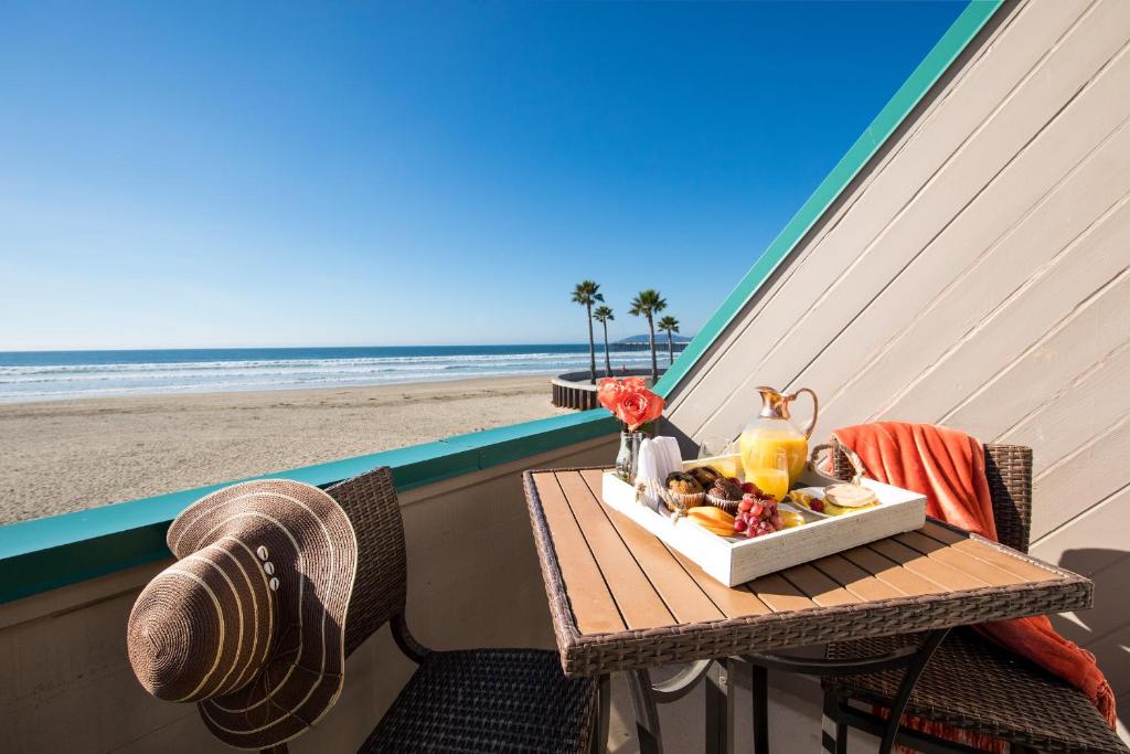 Food and beverages, SEAVENTURE BEACH HOTEL in Pismo Beach (CA)