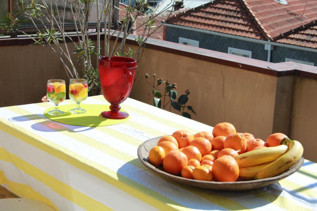 Pretty flat with terrace, air cond, free parking photo