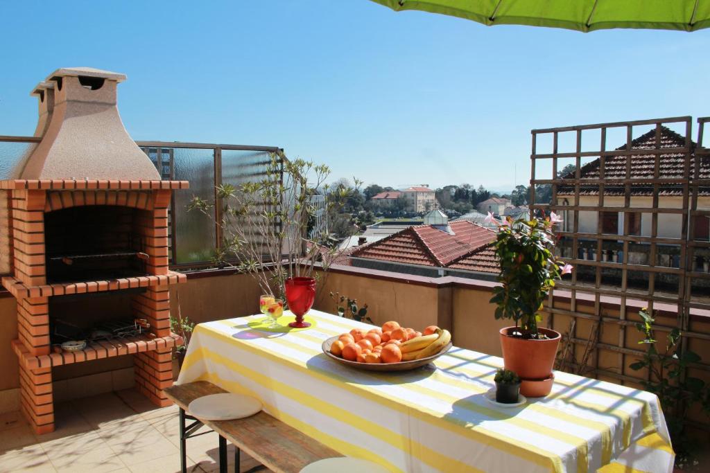 Pretty flat with terrace, air cond, free parking — Hotel in Porto