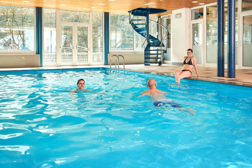 สระว่ายน้ำ