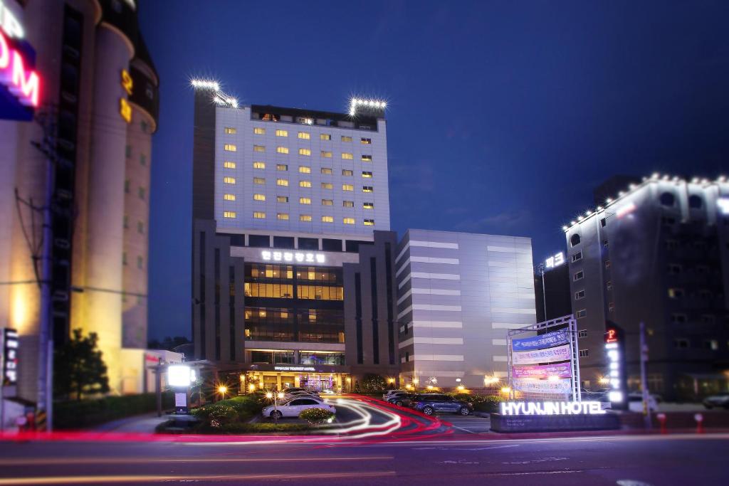Exterior view, Hyunjin Tourist Hotel in Donghae-si