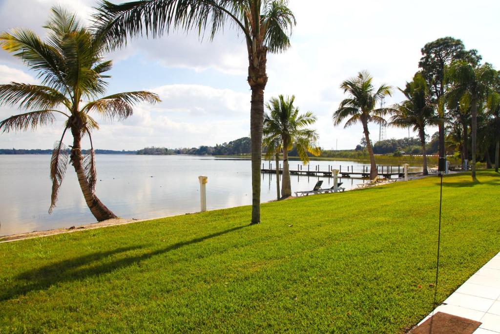 Lake Grassy Inn & Suites photo