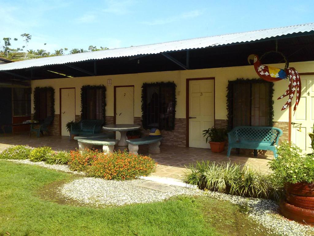 Hotel Margarita Sierpe photo