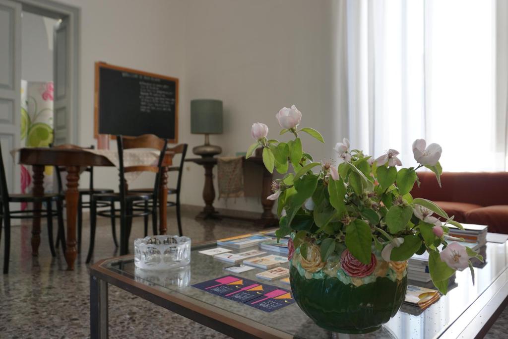 Shared lounge/TV area