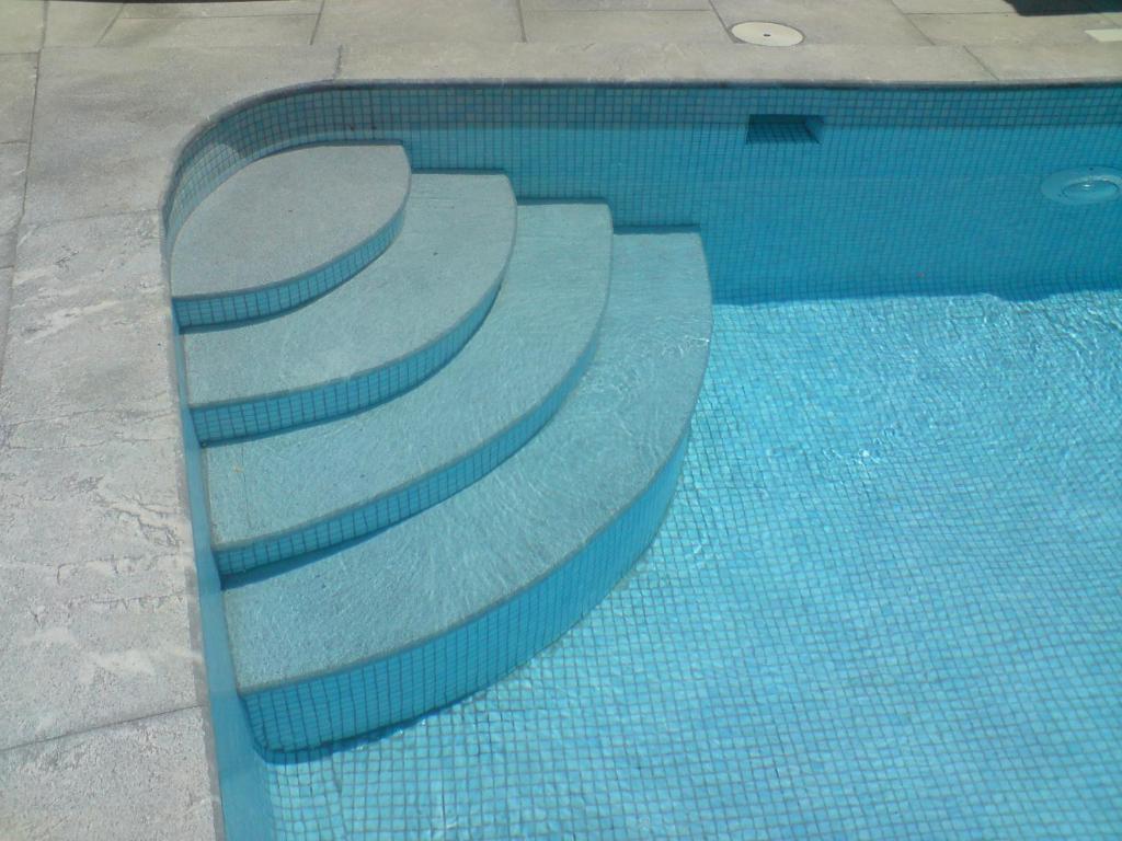 スイミングプール