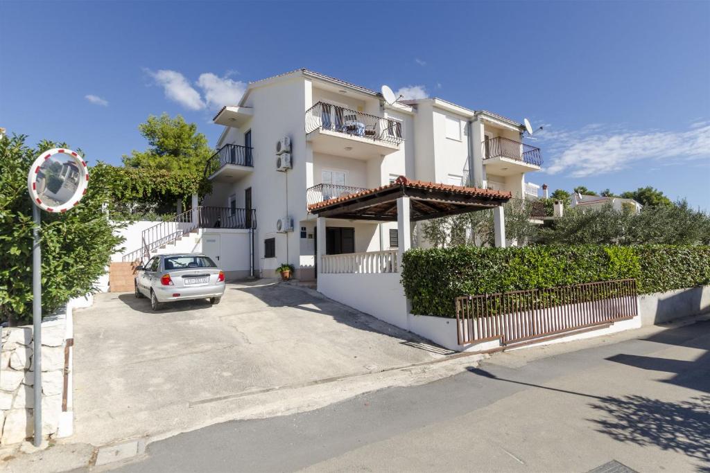 Apartments Igorka — Hotel in Okrug Gornji
