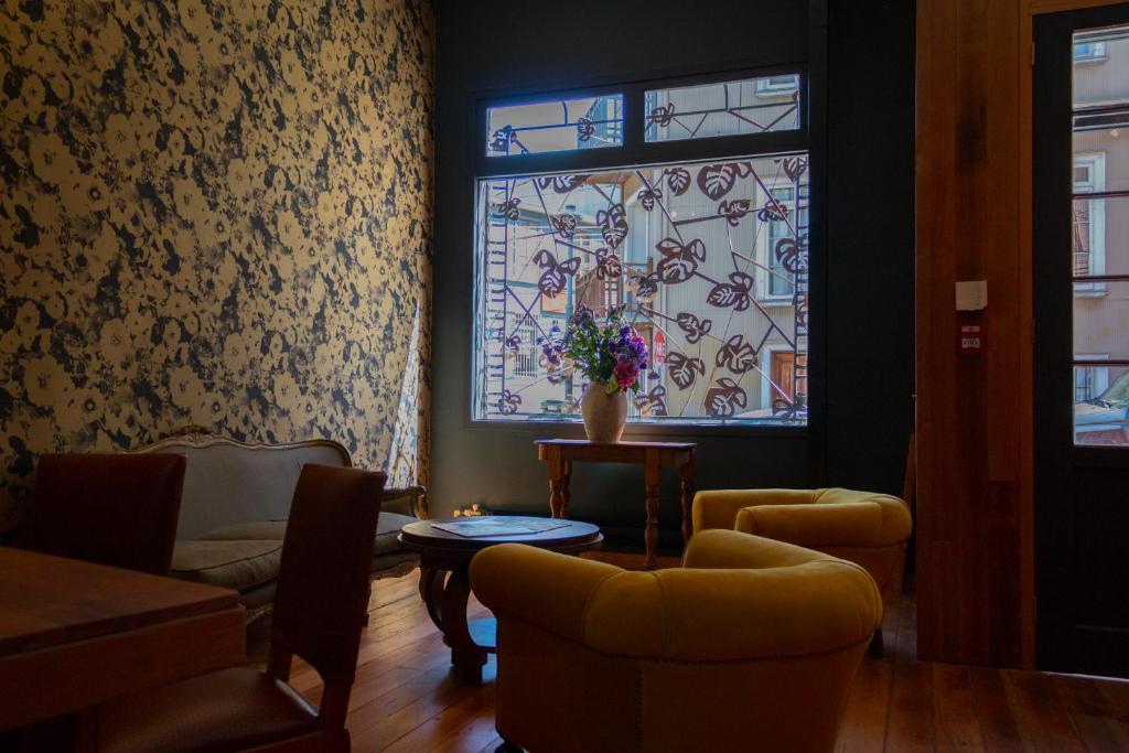 Augusta Hotel photo