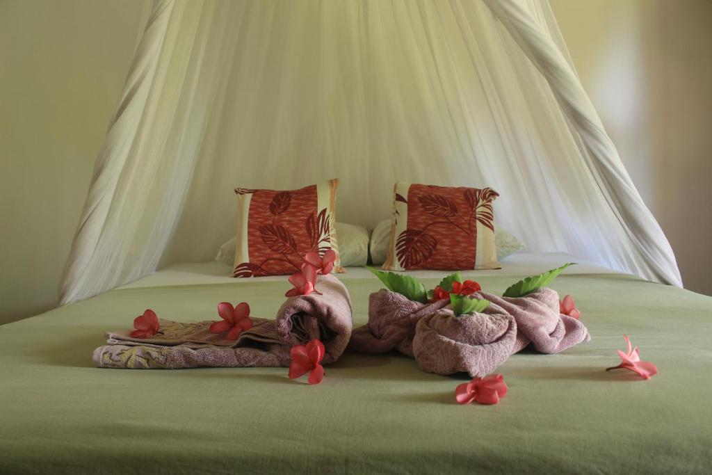 Tropicana Bungalows photo