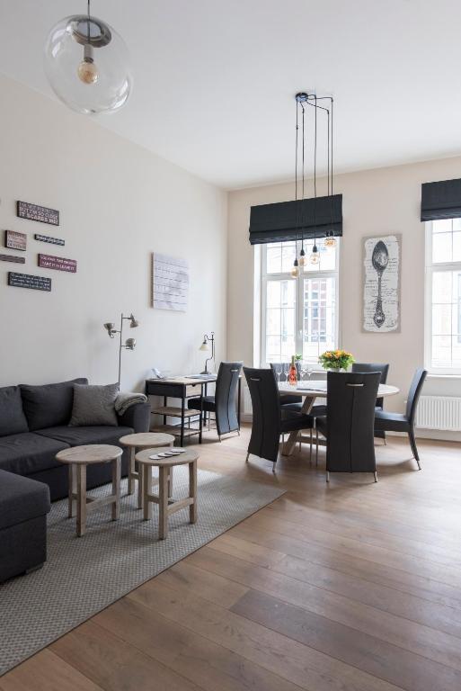 Cozy &amp; Bright Apartment — Hotel in Antwerp