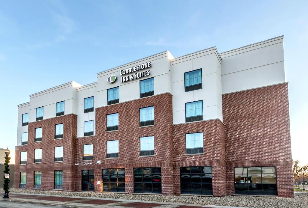 Cobblestone Inn & Suites - Waverly, Waverly