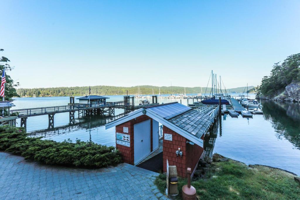 Poets Cove Resort & Spa photo