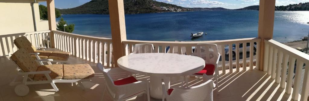 Beach Apartments Rogoznica — Hotel in Rogoznica