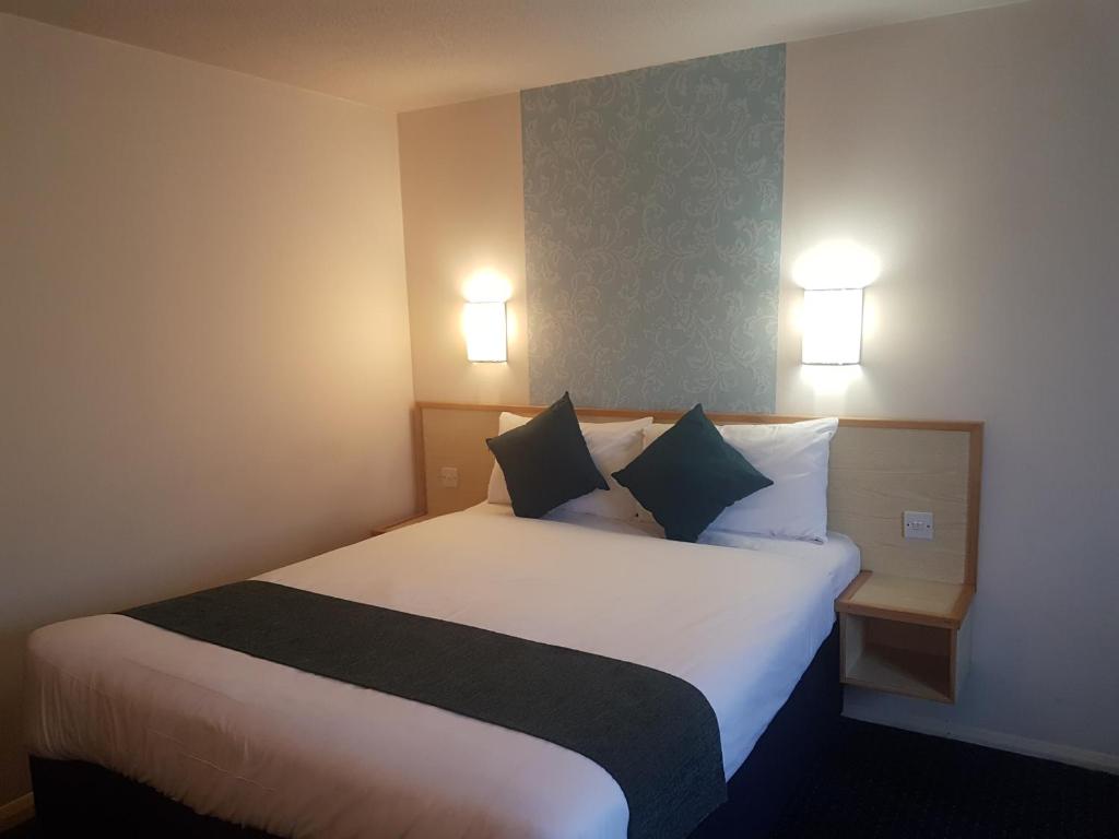 Days Inn by Wyndham Sutton Scotney North photo