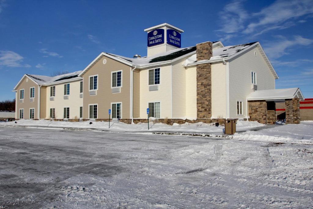 Cobblestone Inn & Suites - Carrington, Carrington