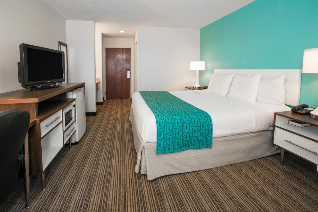 Howard Johnson by Wyndham Scott Lafayette photo