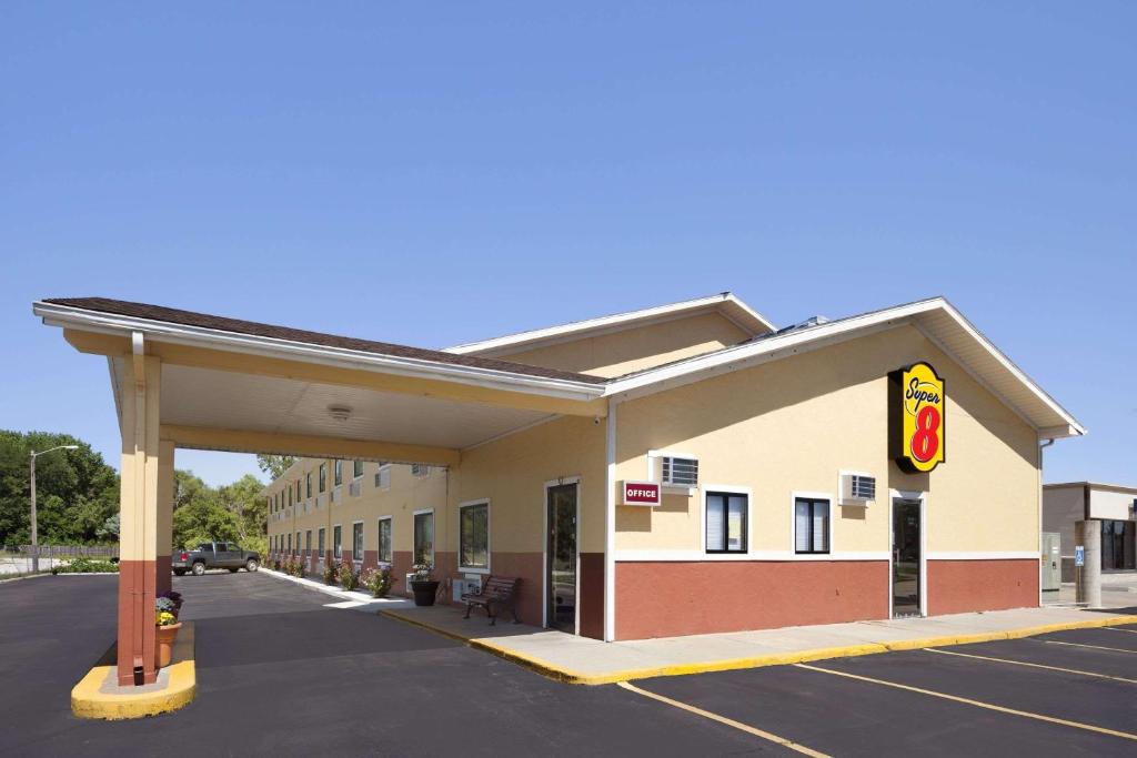 Super 8 by Wyndham Fremont NE, Fremont