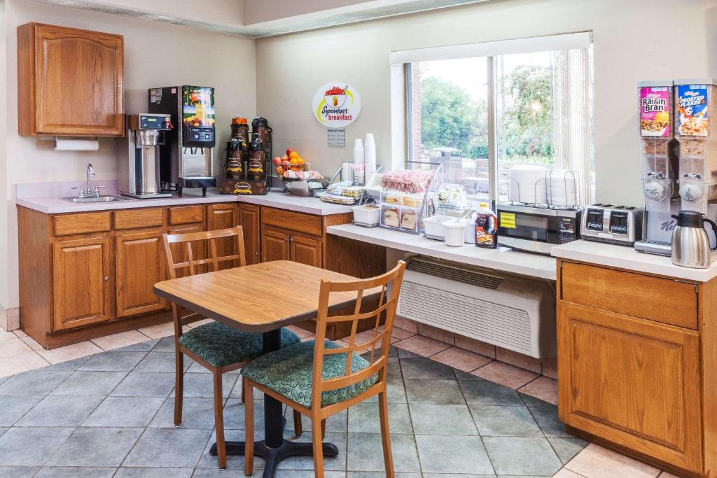 Super 8 by Wyndham Valparaiso, Valparaiso