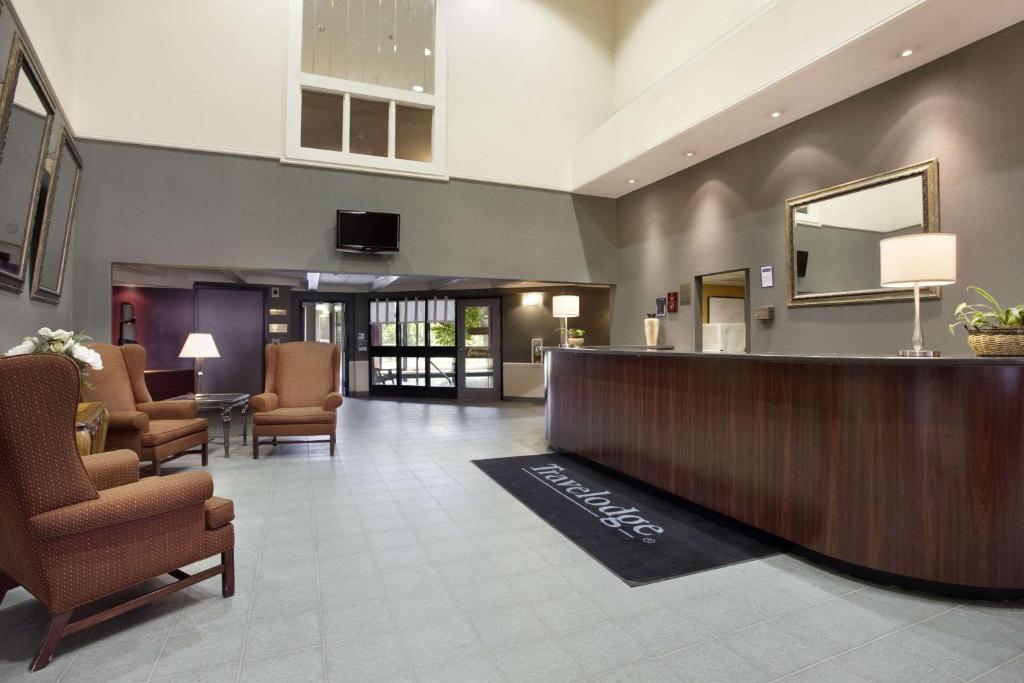 Lobby, Travelodge by Wyndham Ottawa East in Ottawa (ON)