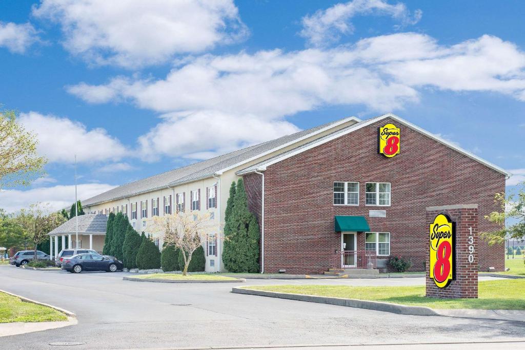 Super 8 by Wyndham Maumee Perrysburg Toledo Area, Maumee