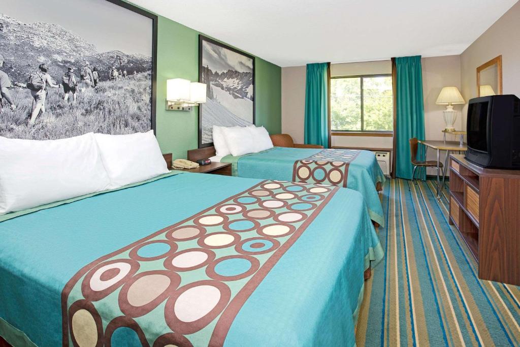 Super 8 By Wyndham Denver Stapleton Photo 2