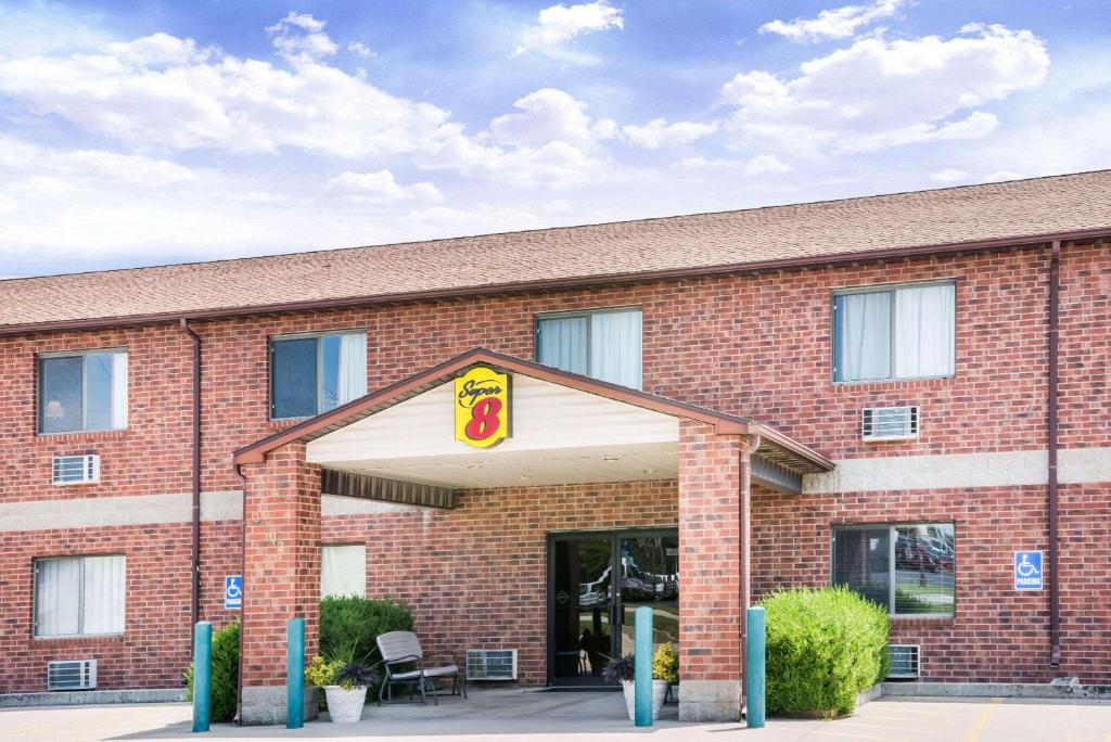 Super 8 By Wyndham Chanute photo