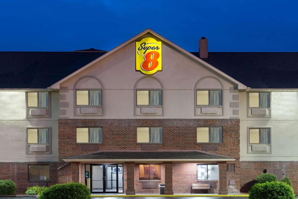Super 8 by Wyndham Morgantown, Morgantown