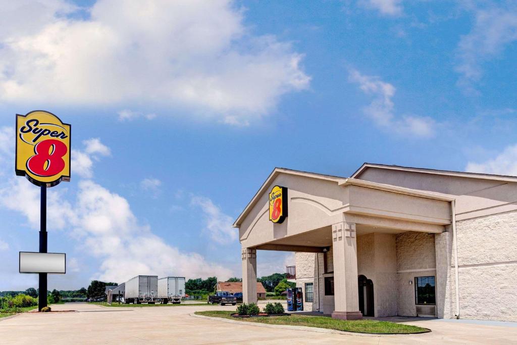 Super 8 by Wyndham Clarksville East, Clarksville