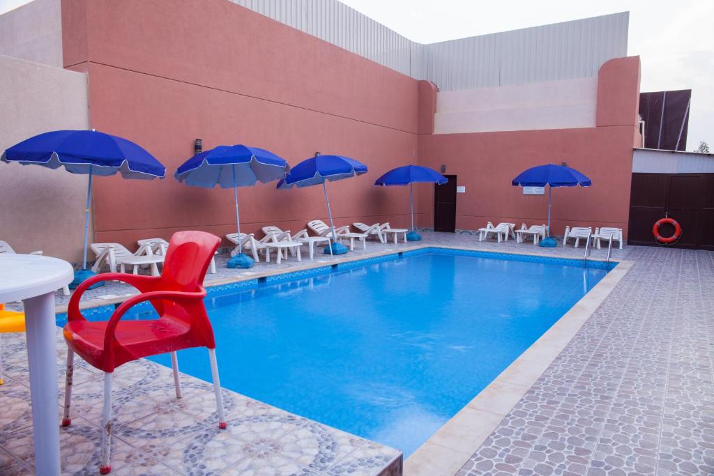 Swimming pool