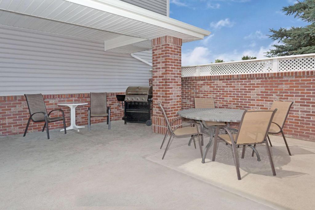 Super 8 by Wyndham Windsor, Windsor