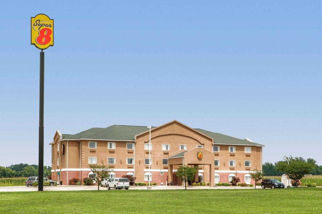 Super 8 by Wyndham Grayville, Grayville