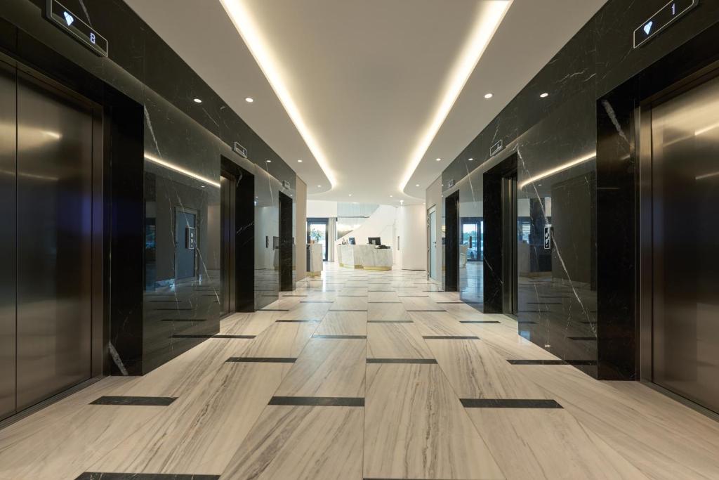 フロント・ロビー