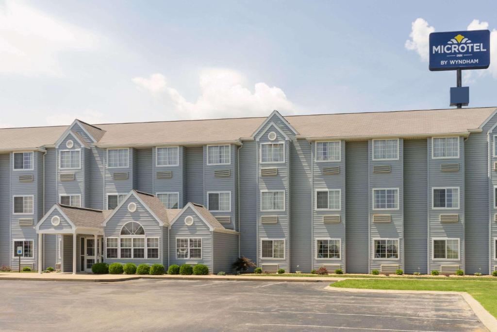 Microtel Inn & Suites by Wyndham Bowling Green photo