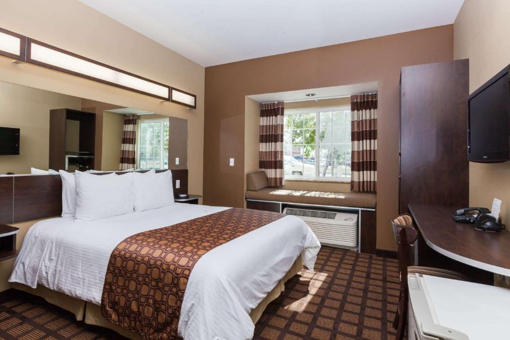 Microtel Inn & Suites by Wyndham Wheeler Ridge - Room image