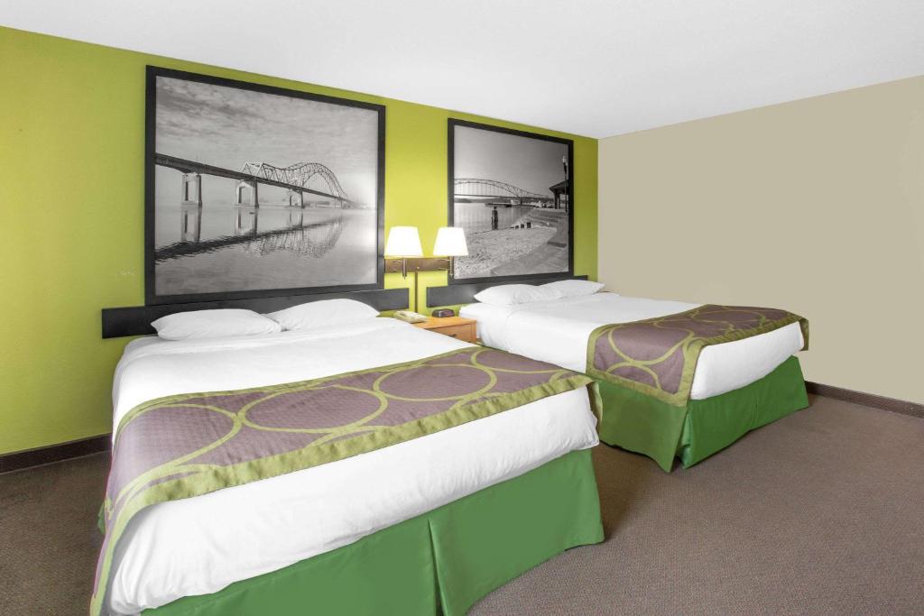 Super 8 By Wyndham Davenport Photo 1