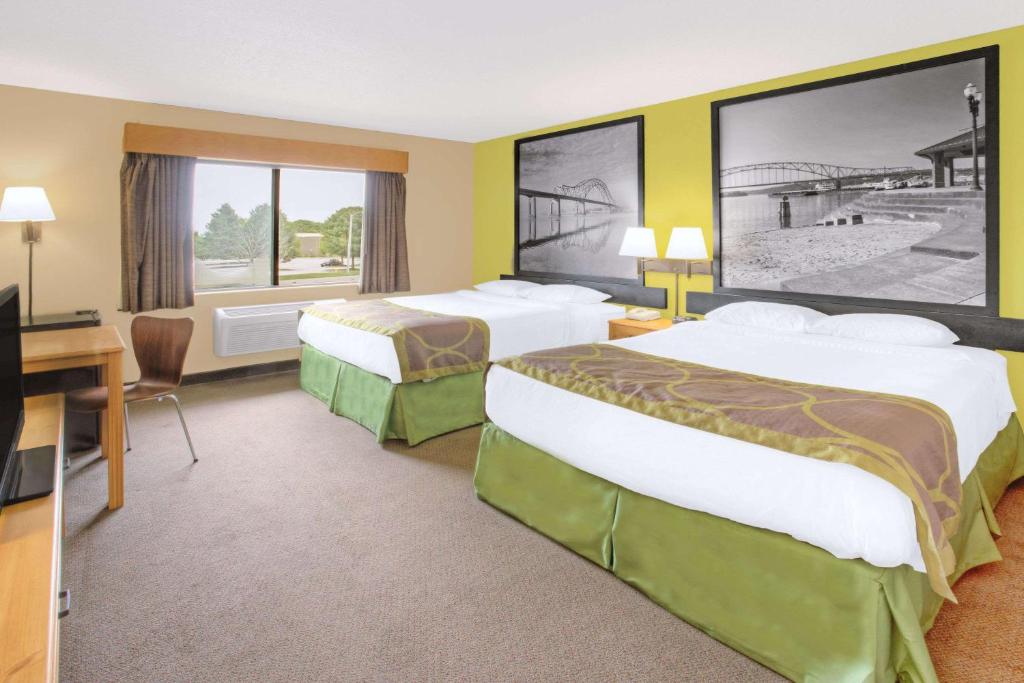 Super 8 By Wyndham Davenport Photo 9