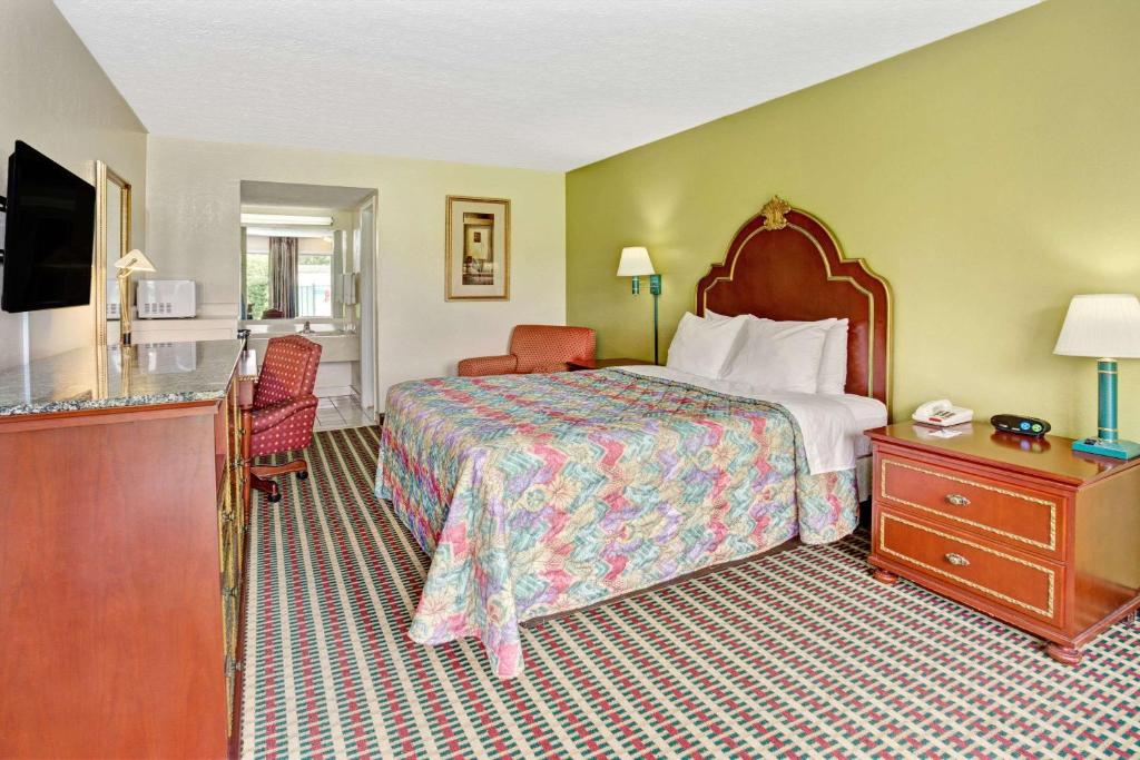 Travelodge By Wyndham Sellersburg Photo 10