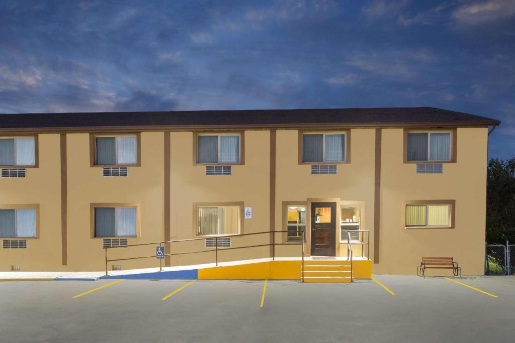Super 8 By Wyndham Diamondville Kemmerer photo