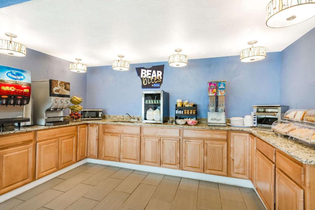 Quality Inn West Yarmouth Main image 2