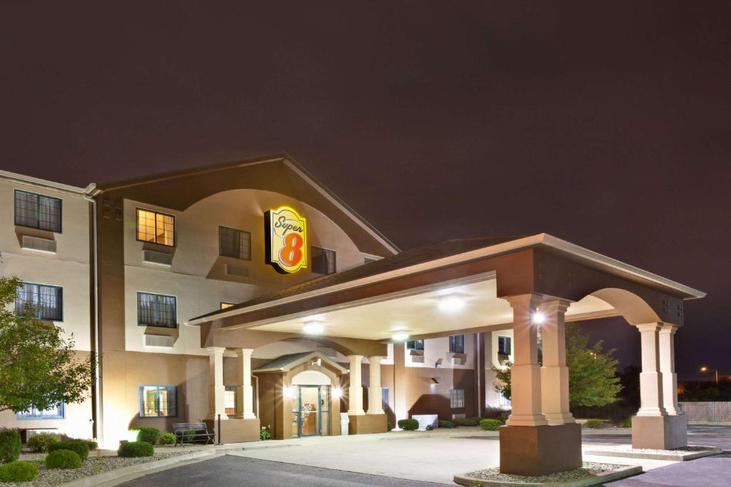 Super 8 By Wyndham South Bend photo