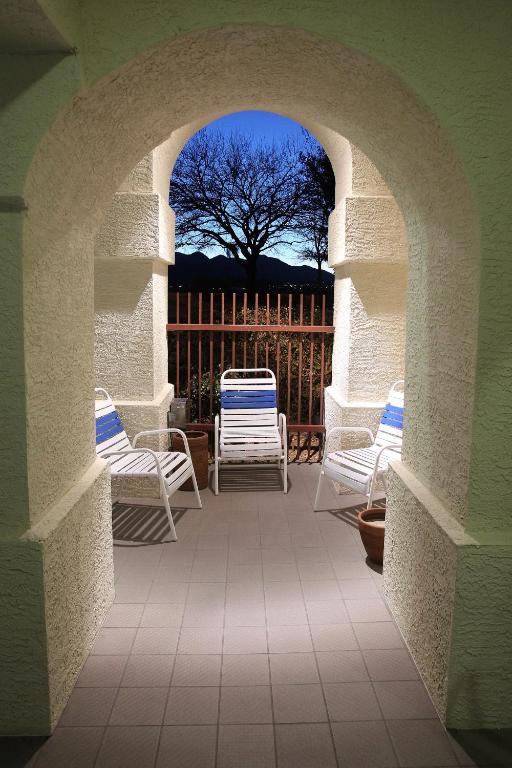 Gateway Studio Suites Photo 9