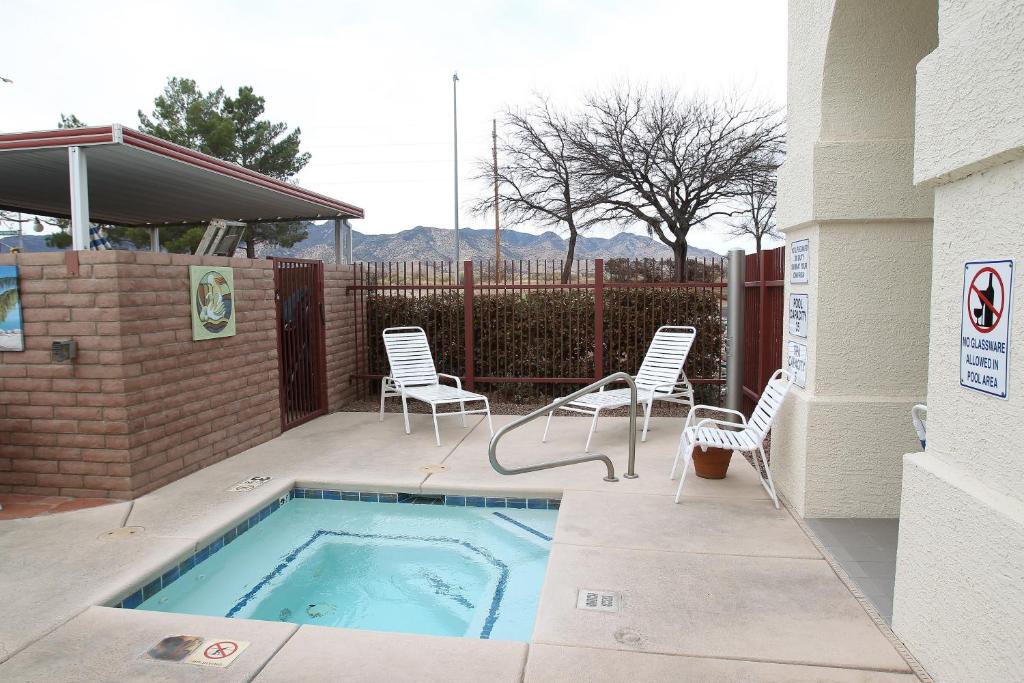 Gateway Studio Suites Photo 12