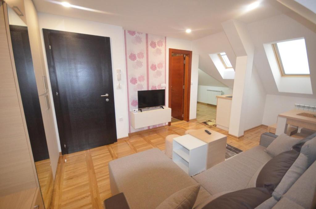 ELT apartmani photo