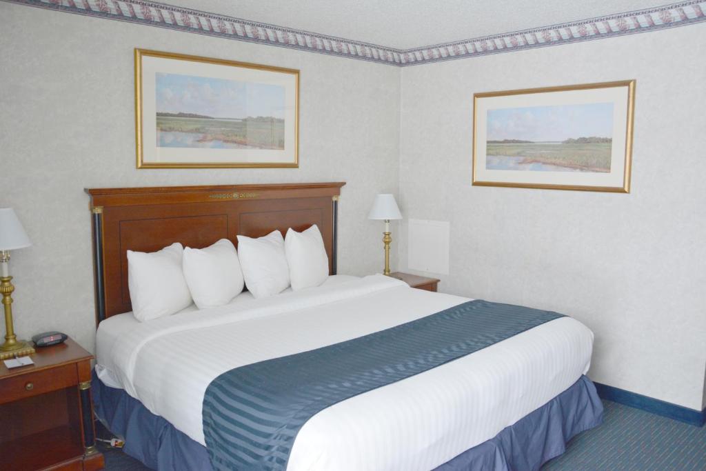 Travelodge by Wyndham Milwaukee photo