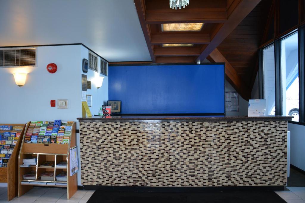 Travelodge by Wyndham Milwaukee photo