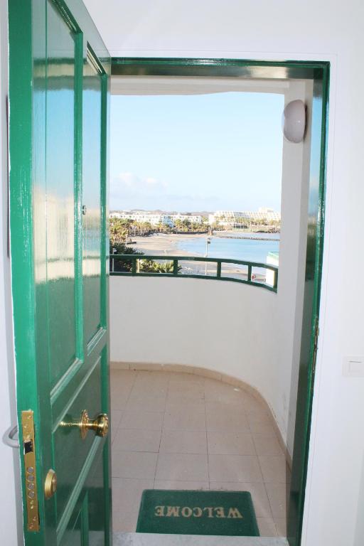 Apartment Harmony & Ocean Waves - 3