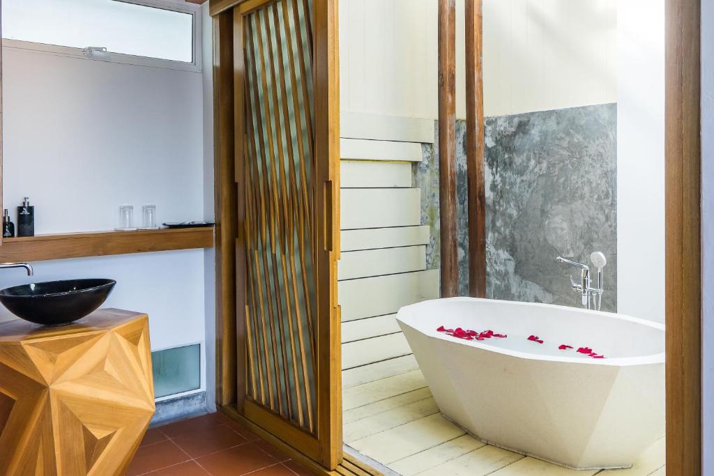Full-sized bathtubs
